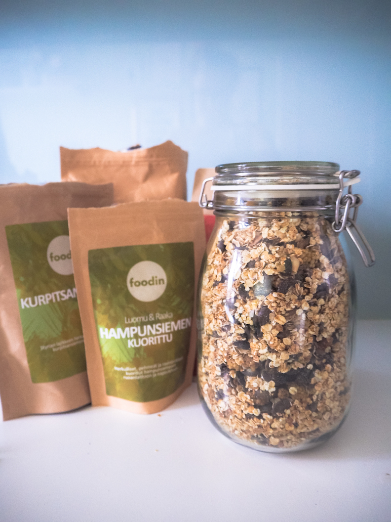 mysli uunissa resepti, kotikokki, itse tehty mysli, nopea mysli, diy granola, Foodin, kuorittu hampunsiemen, Janina Michaela, bloggaaja, lifestyle-blogi,