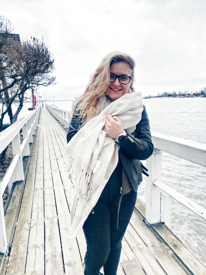 Janina Michaela, positiivinen, lifestyle-bloggaaja, Suomi, kuinka olla positiivinen, miten voisin auttaa, auttaminen, ystävyys, onnellinen, tunteet, miten saada toiselle hyvä mieli, hyvä elämä