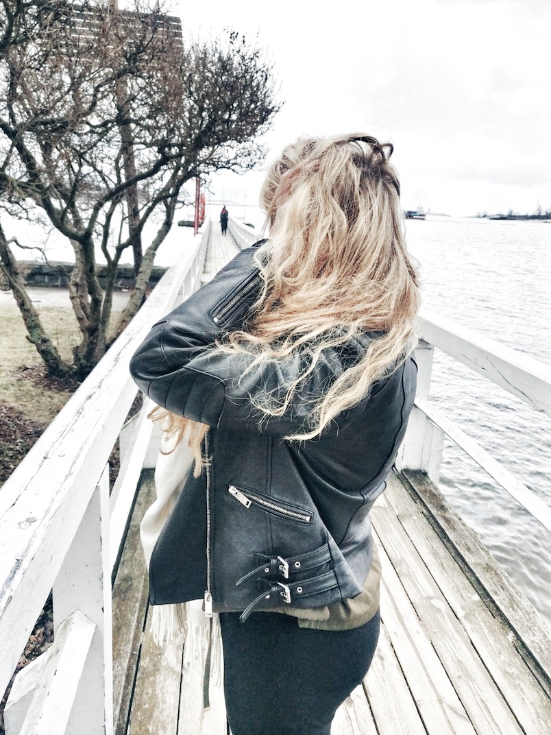 Janina Michaela, positiivinen, lifestyle-bloggaaja, Suomi, kuinka olla positiivinen, miten voisin auttaa, auttaminen, ystävyys, onnellinen, tunteet, miten saada toiselle hyvä mieli, hyvä elämä