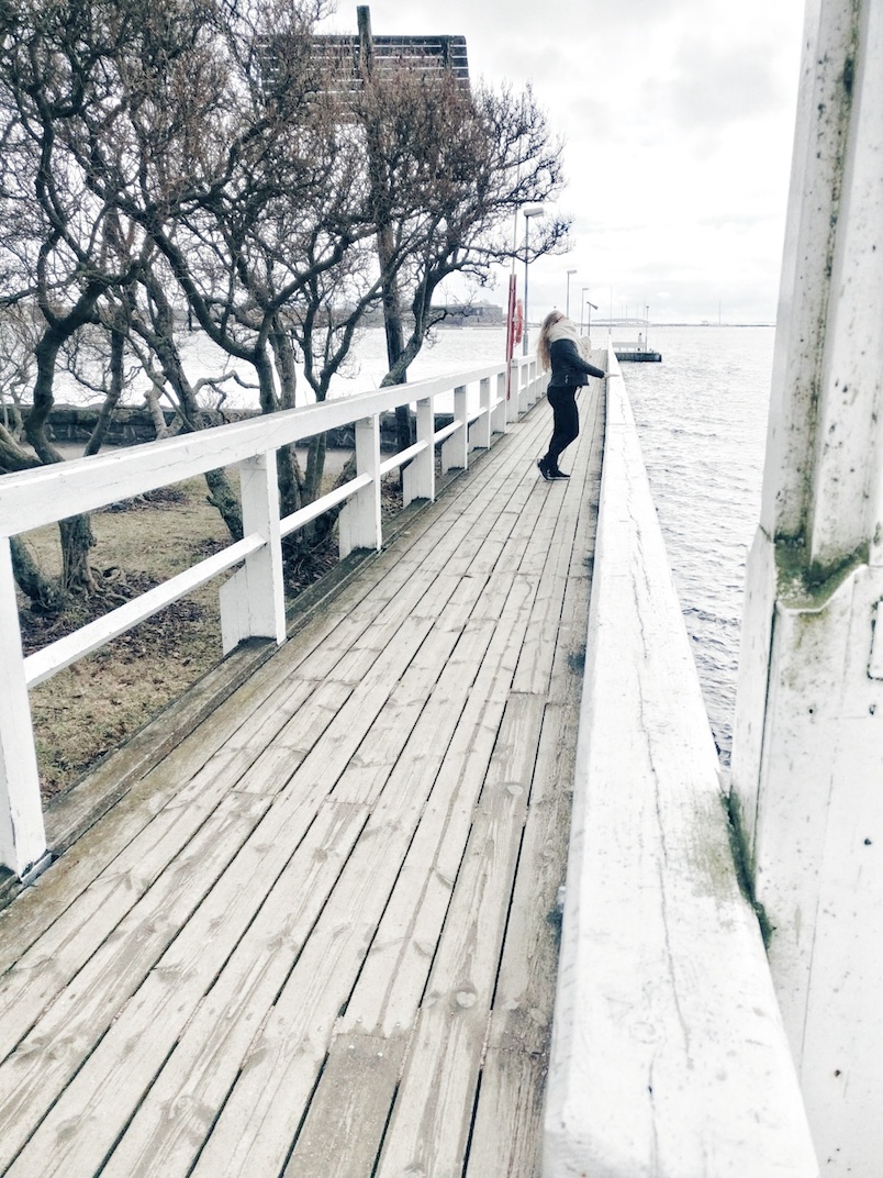 Janina Michaela, positiivinen, lifestyle-bloggaaja, Suomi, kuinka olla positiivinen, miten voisin auttaa, auttaminen, ystävyys, onnellinen, tunteet, miten saada toiselle hyvä mieli, hyvä elämä